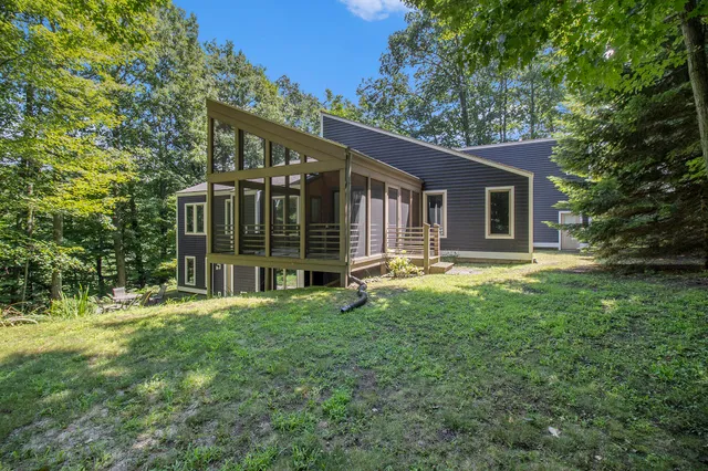 $589,000 | 5410 West Oak Ridge Road, Ludington, MI 49431
