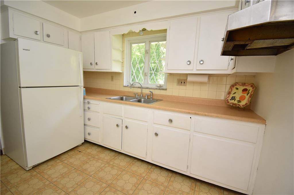 1308 Hope Hollow Road Carnegie, PA 15106 - Photo 9 of 27 Gallery Image 9
