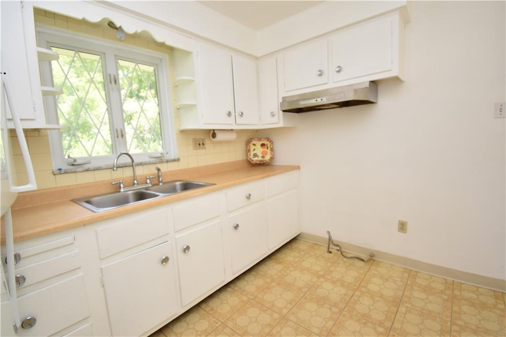 1308 Hope Hollow Road Carnegie, PA 15106 - Photo 10 of 27 Gallery Image 10