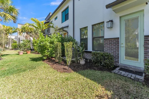 $5,200 | 8351 Northwest 7th Court, Plantation, FL 33324