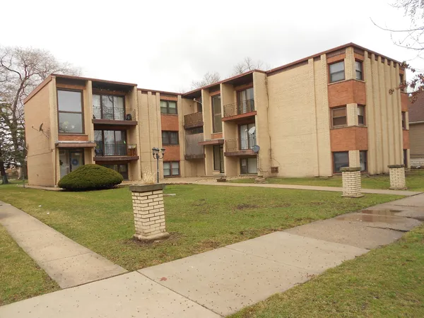 $156,900 | 6122 South Kolmar Avenue, Unit 1, Chicago, IL 60629