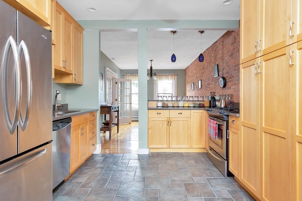 3 Netherlands Road, Unit 2 Brookline, MA 02445 - Photo 5 of 10 Gallery Image 5