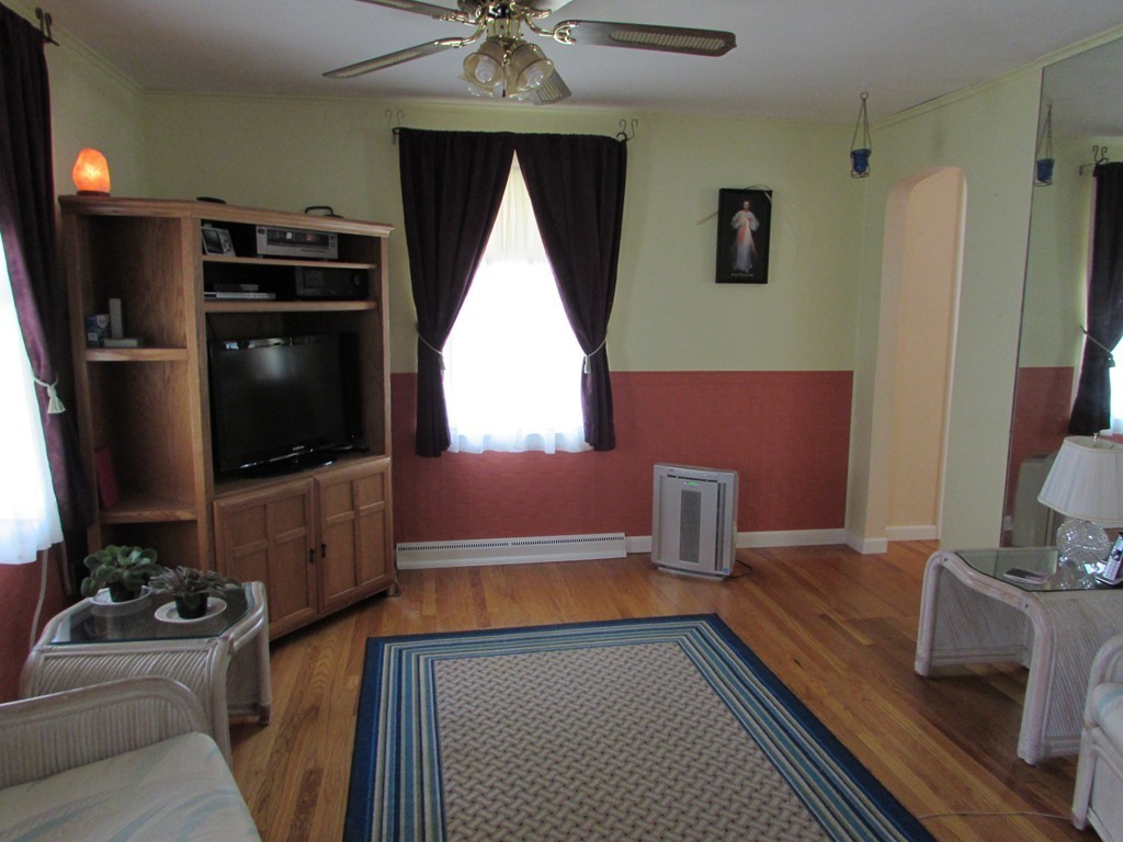 18 Michigan Street Springfield, MA 01151 - Photo 3 of 12 Gallery Image 3