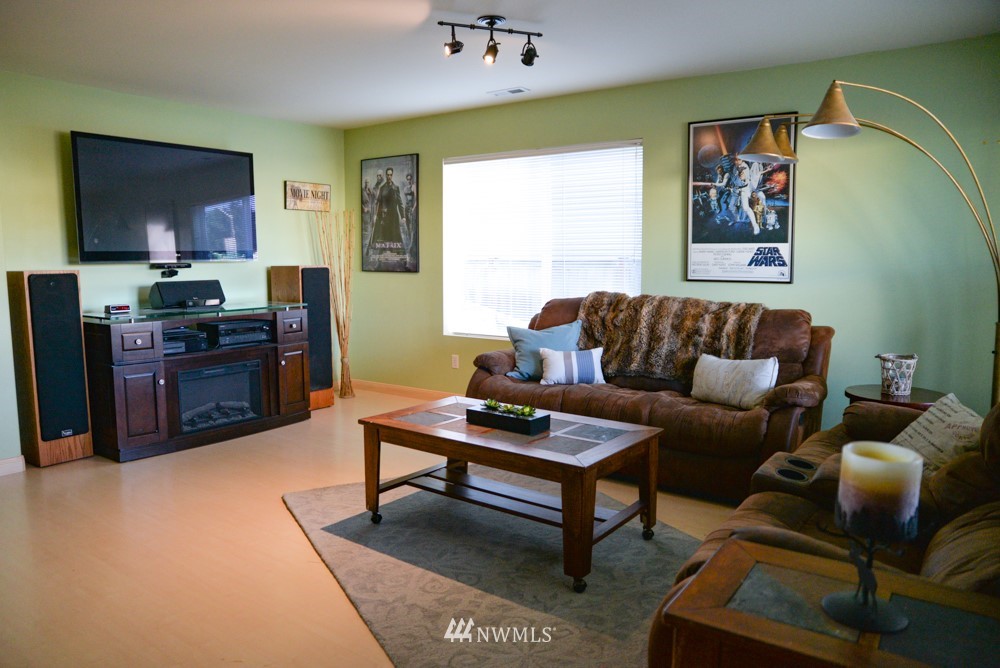 18033 168th Way Southeast Renton, WA 98058 - Photo 3 of 16 Gallery Image 3