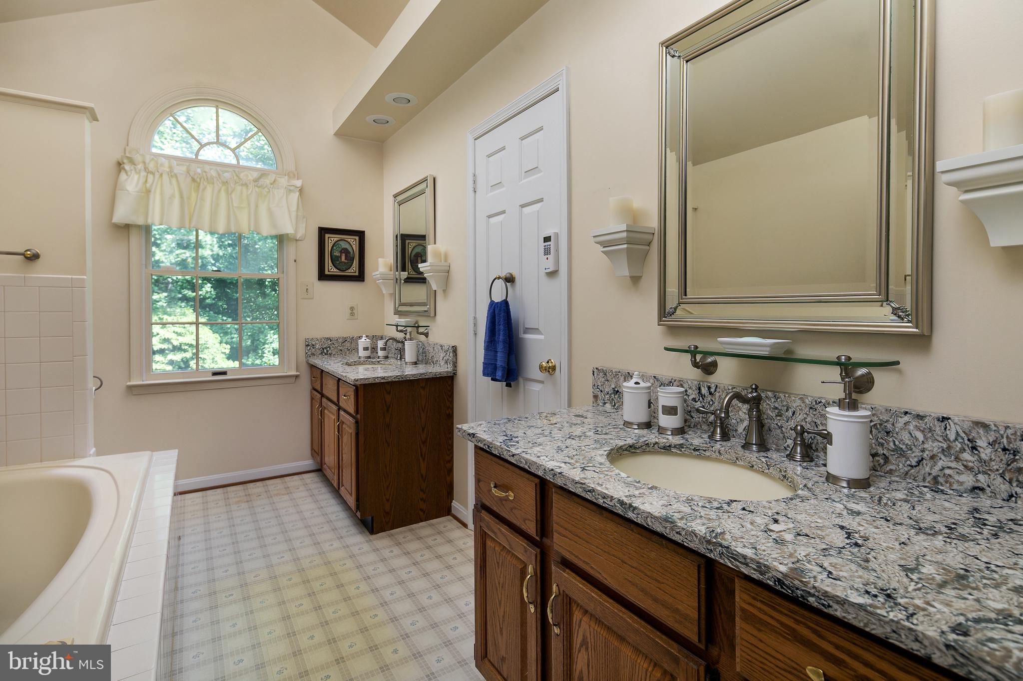 4287 Phoenix Road Bealeton, VA 22712 - Photo 35 of 41 Master Bath
