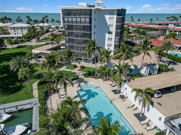 $735,000 | 2170 Gulf Shore Boulevard North, Unit 24W, Naples, FL 34102