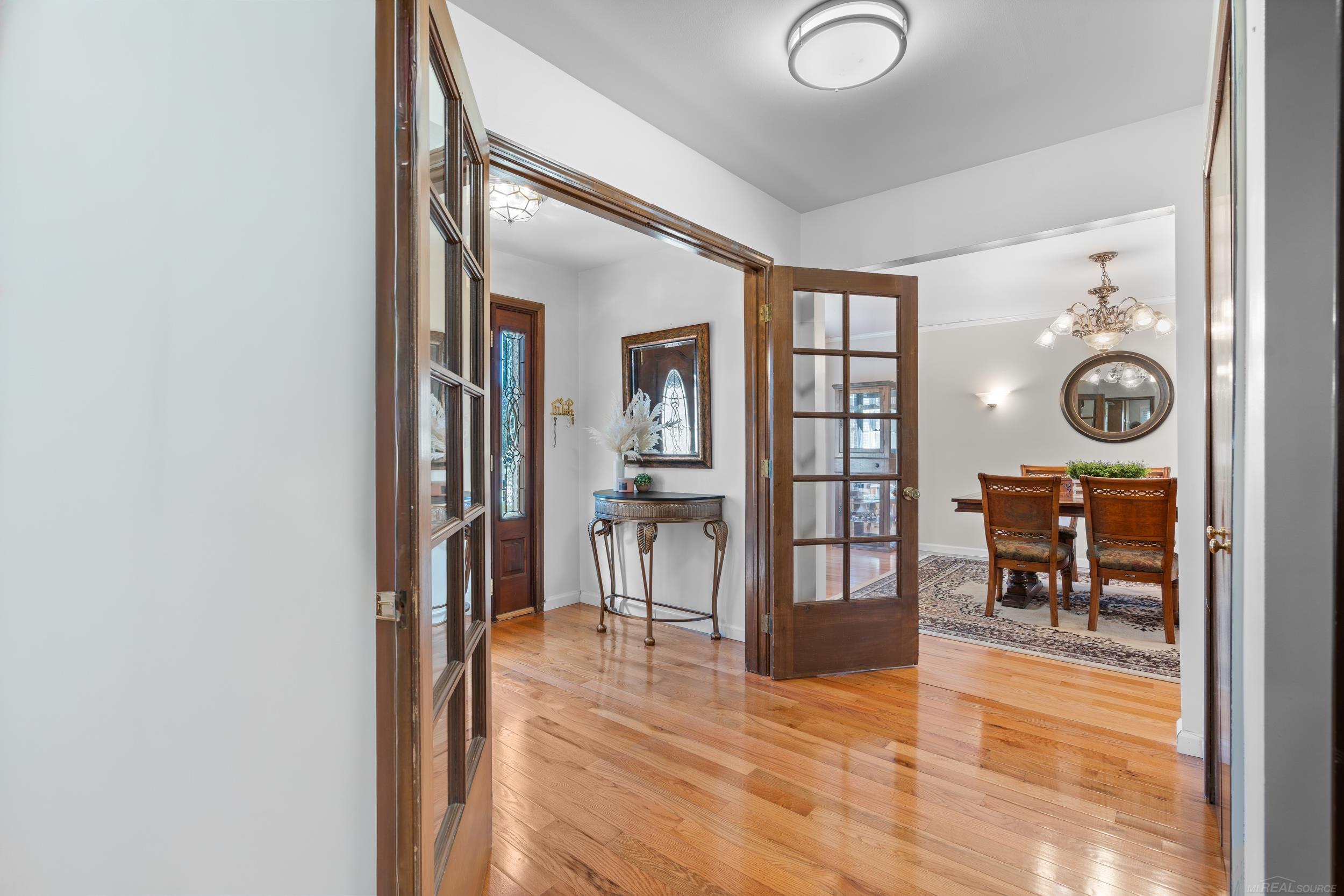 2352 Cumberland Road Rochester Hills, MI 48307 - Photo 4 of 39