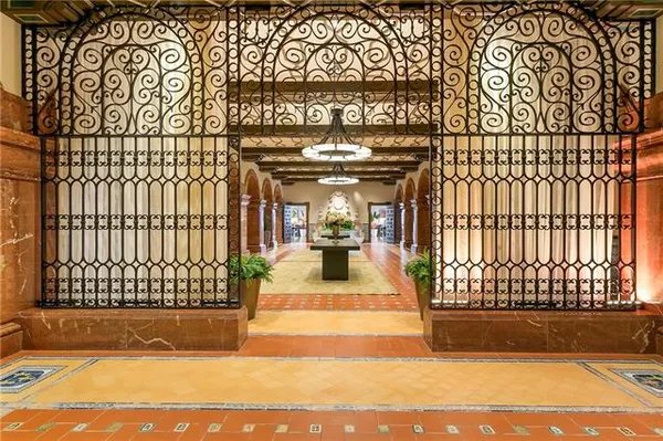 $1,295,000 | 2 Canal Street, Unit 1901, New Orleans, LA 70130