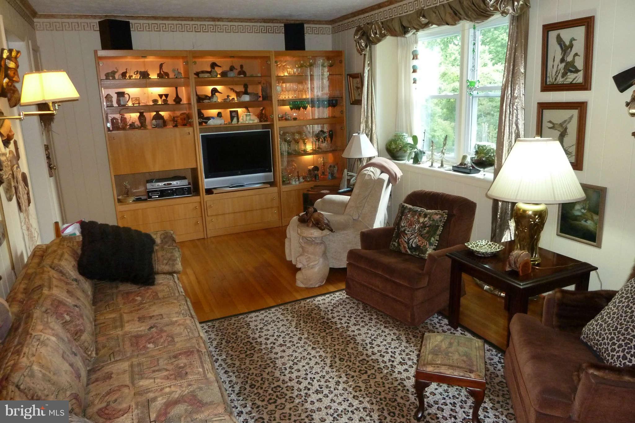 4104 Sir Walter Road Olney, MD 20832 - Photo 12 of 30 Family Room