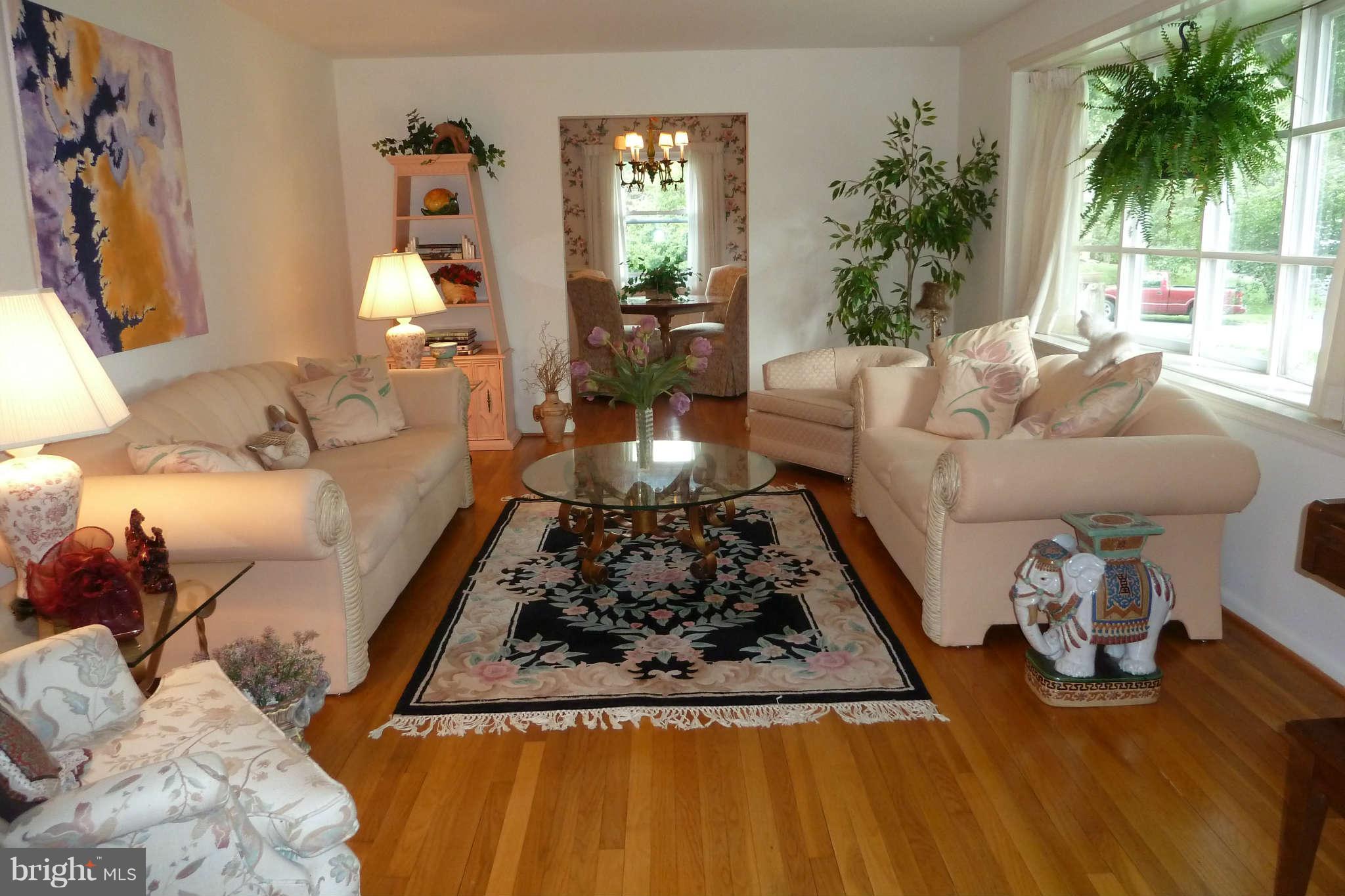 4104 Sir Walter Road Olney, MD 20832 - Photo 6 of 30 Living Room