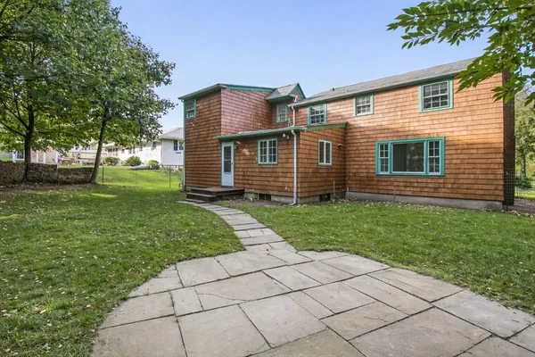 $490,000 | 31 Montana Drive, Holden, MA 01520