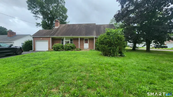 $3,250 | 16 Raymond Road, Woodbridge, CT 06525