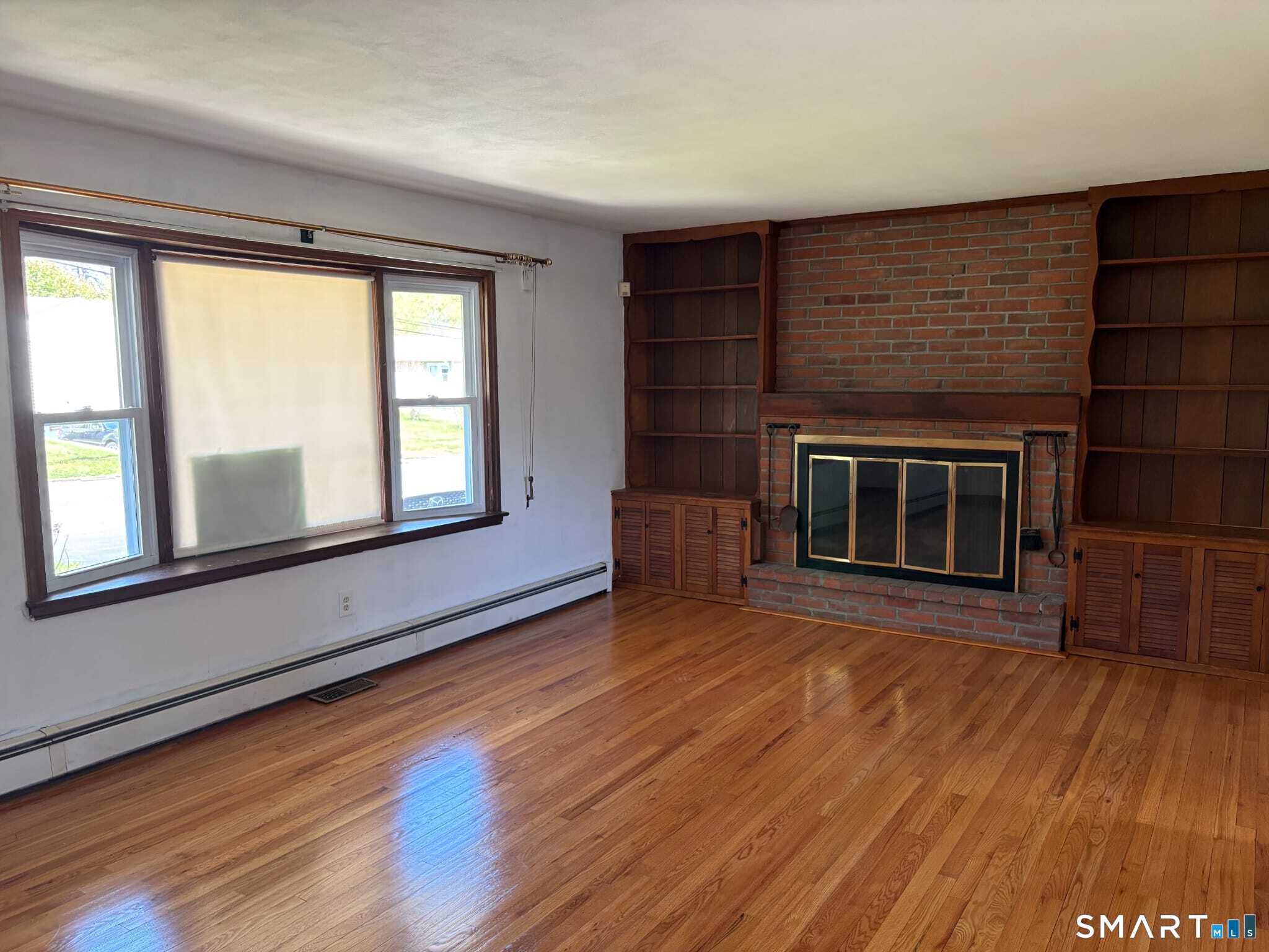 16 Raymond Road Woodbridge, CT 06525 - Photo 3 of 24
