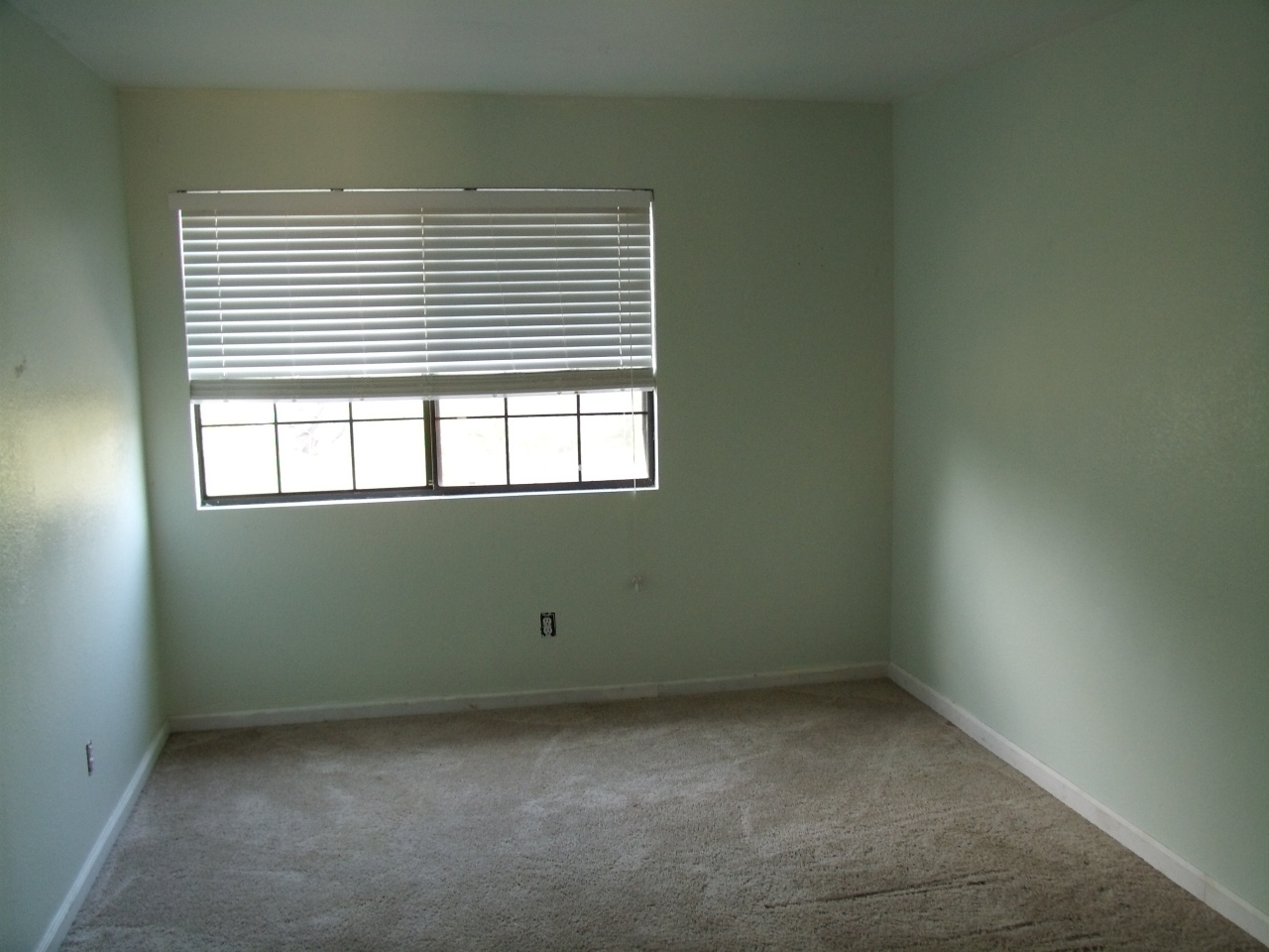 10407 Ryan Hill Road Redding, CA 96003 - Photo 12 of 25 Hall Bedroom