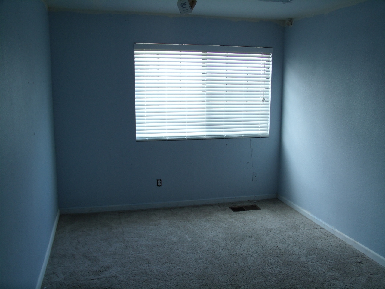 10407 Ryan Hill Road Redding, CA 96003 - Photo 13 of 25 Another Hall Bedroom