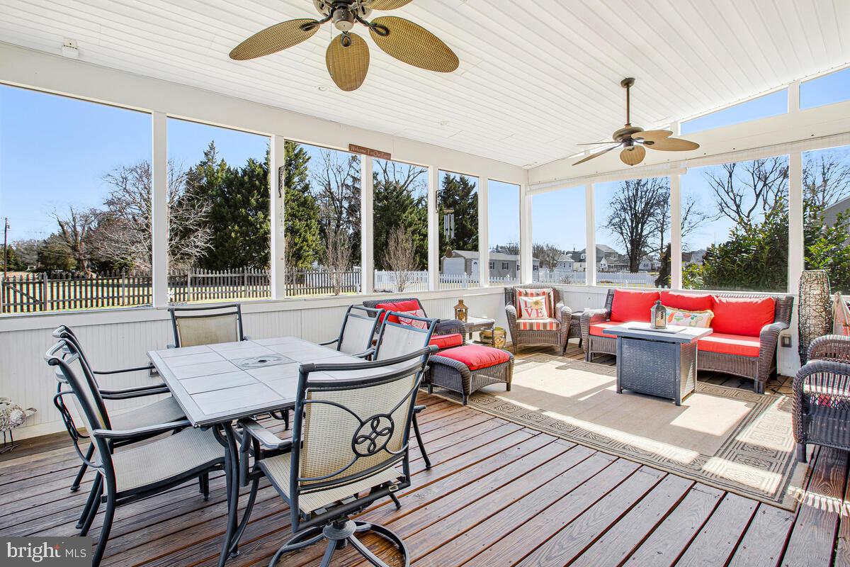 11617 Philadelphia Road White Marsh, MD 21162 - Photo 21 of 63 Screened in deck