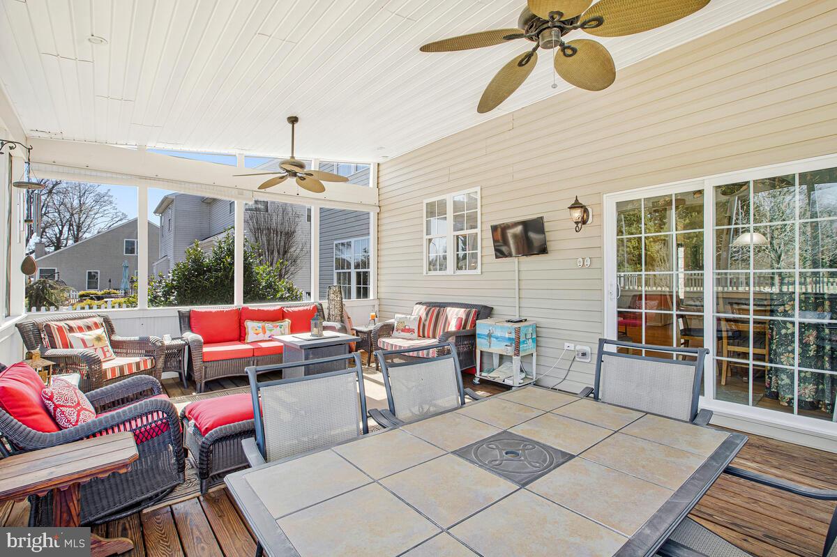 11617 Philadelphia Road White Marsh, MD 21162 - Photo 22 of 63 Screened in deck