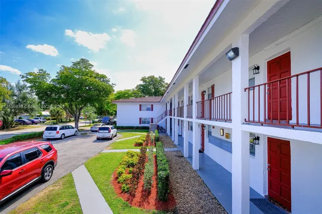 a view of an outdoor space