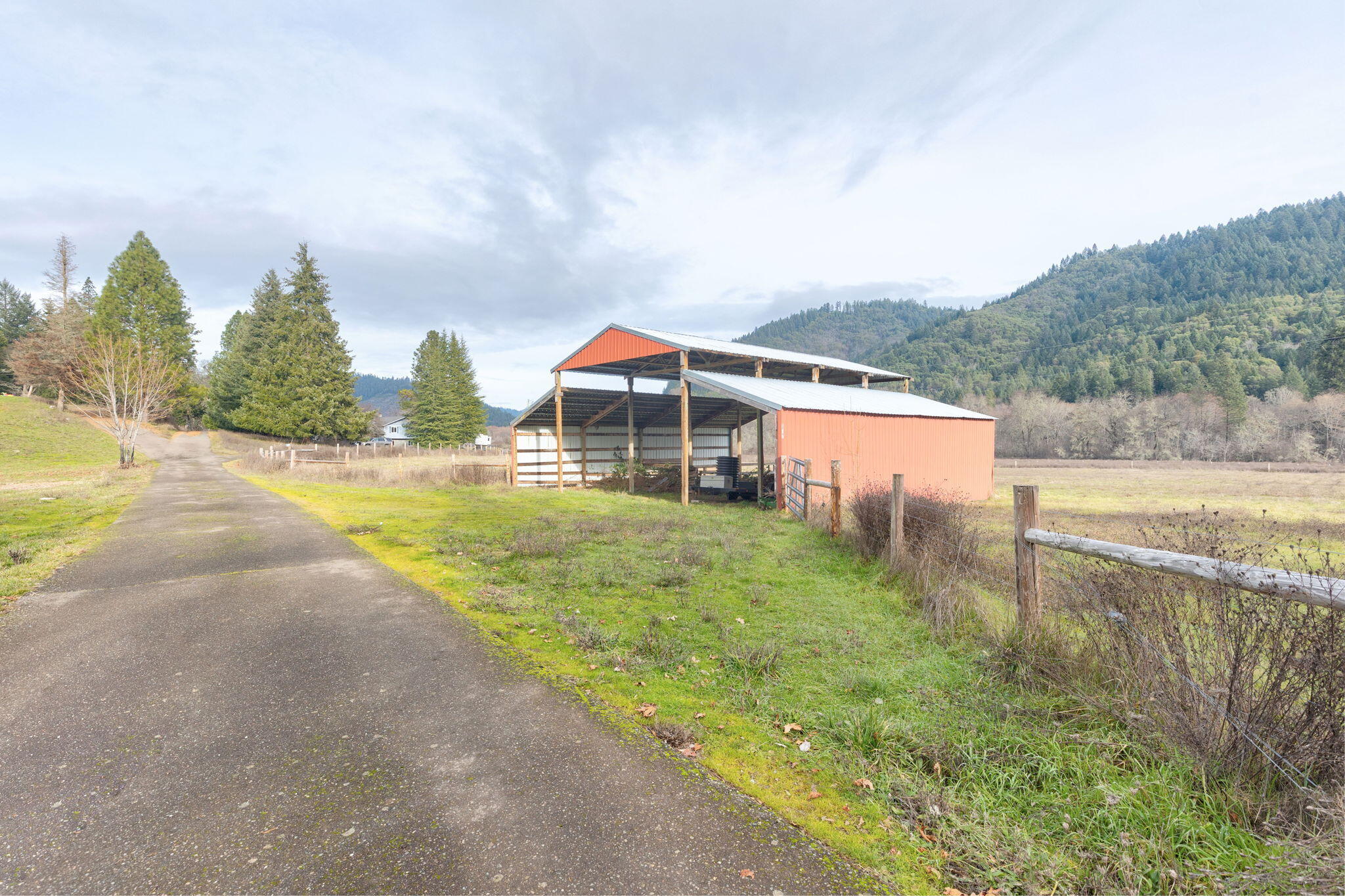 377 Fir Point Lane Glendale, OR 97442 - Photo 8 of 54 8-web-or-mls-377-fir-point-ln