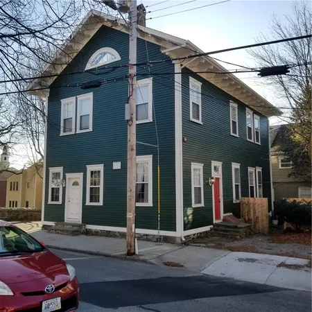 $2,400 | 32 Farewell Street, Unit 4, Newport, RI 02840