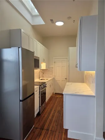 $2,400 | 32 Farewell Street, Unit 4, Newport, RI 02840