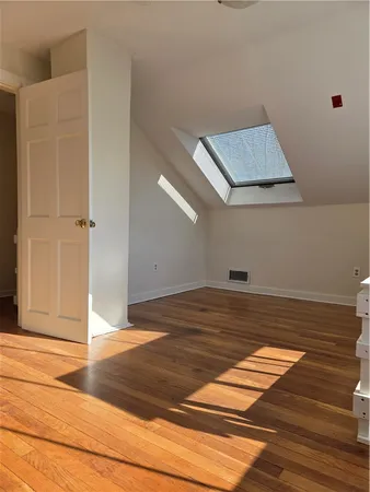 $2,400 | 32 Farewell Street, Unit 4, Newport, RI 02840