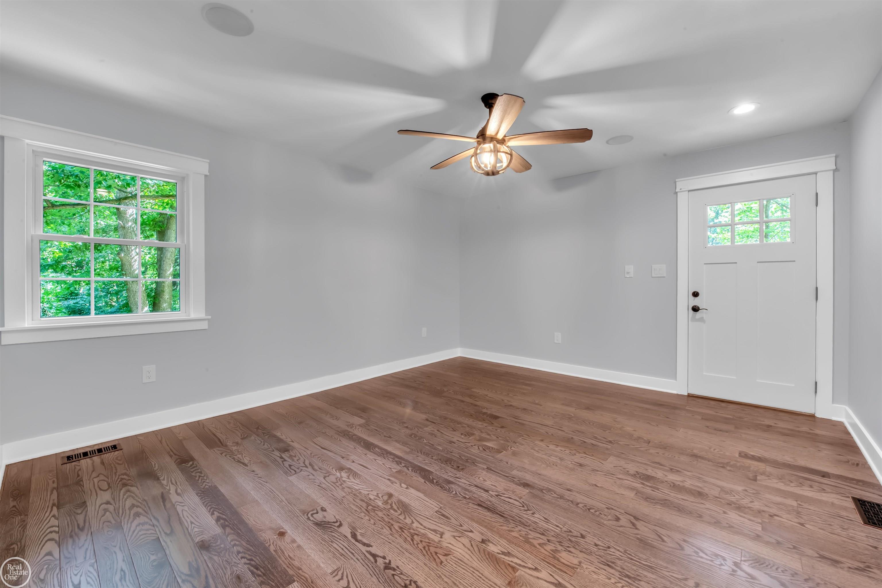 70505 Dequindre Road Leonard, MI 48367 - Photo 33 of 63 EN-SUITE W/DOOR TO PATIO