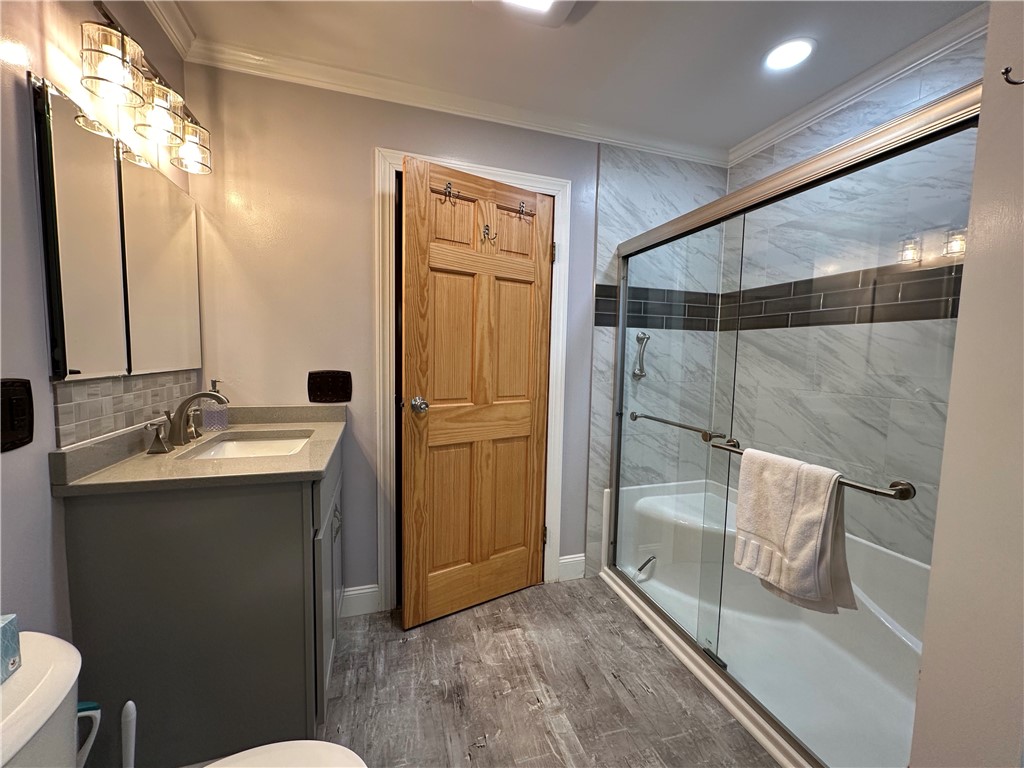 4286 State Street Geneva, NY 14456 - Photo 12 of 26 Bathroom w/laundry area