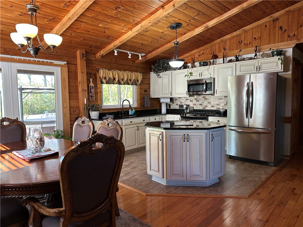 4286 State Street Geneva, NY 14456 - Photo 5 of 26 Kitchen/dining area