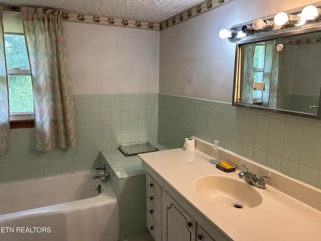 $189,900 | 3528 Highway 61, Luttrell, TN 37779