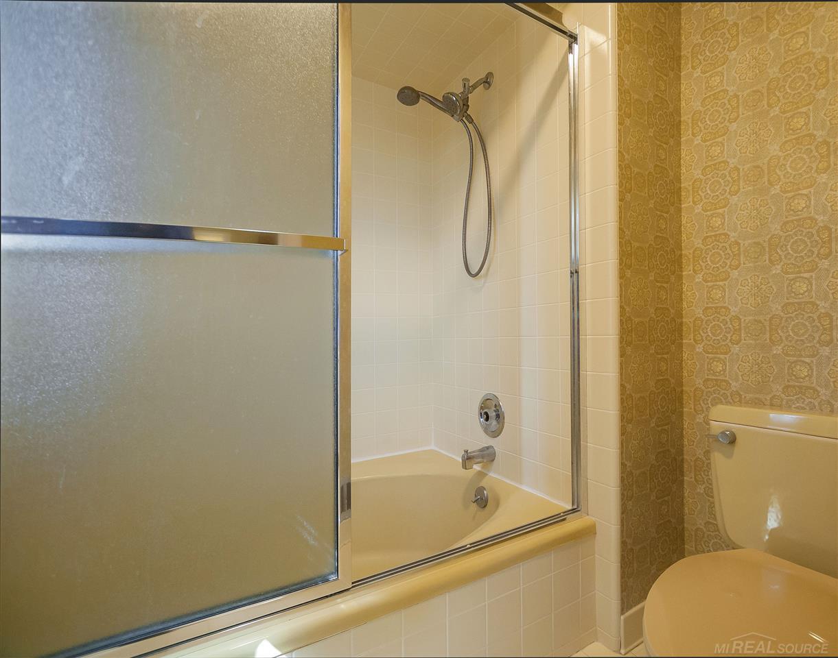 87 Belle Meade Road Grosse Pointe, MI 48236 - Photo 52 of 68 31345766-51.JPG