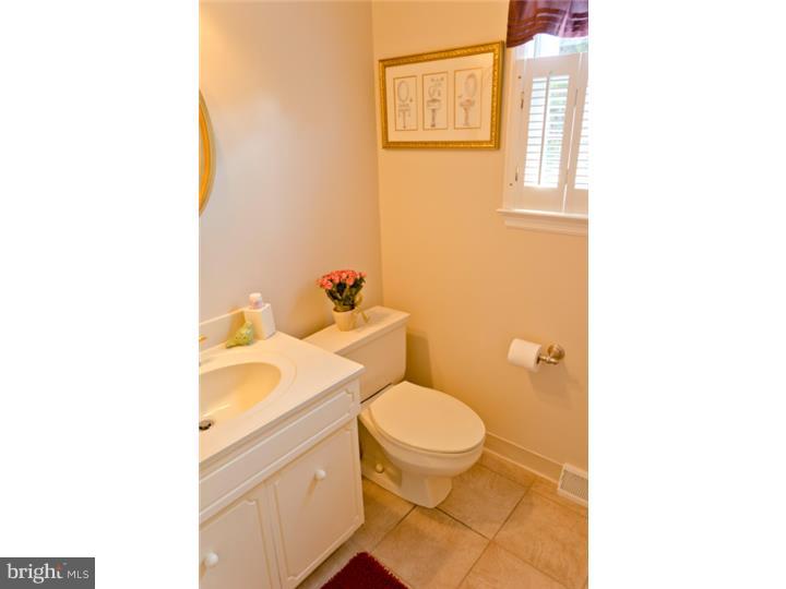4 Edgewood Road Wilmington, DE 19803 - Photo 13 of 25 Half Bath