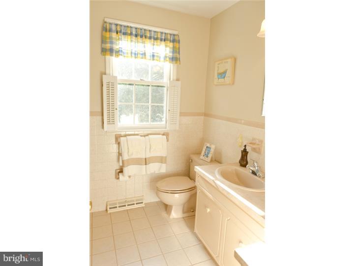 4 Edgewood Road Wilmington, DE 19803 - Photo 23 of 25 Bathroom