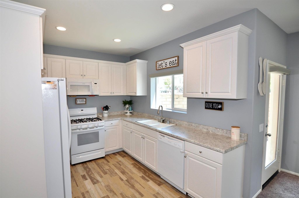 271 Dun Blazer Way Fallbrook, CA 92028 - Photo 11 of 34