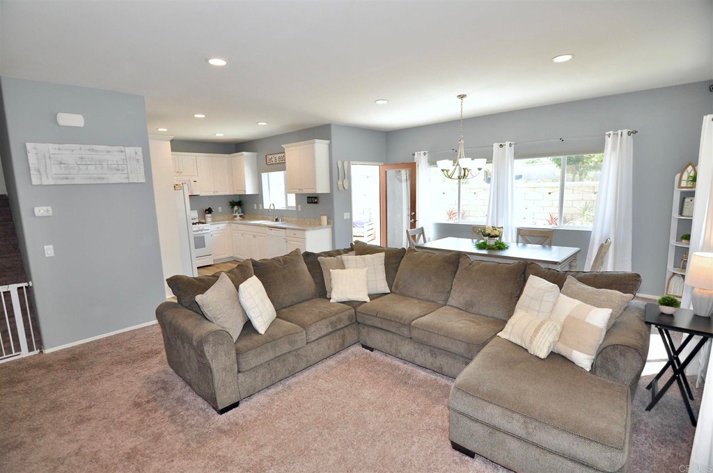 271 Dun Blazer Way Fallbrook, CA 92028 - Photo 5 of 34