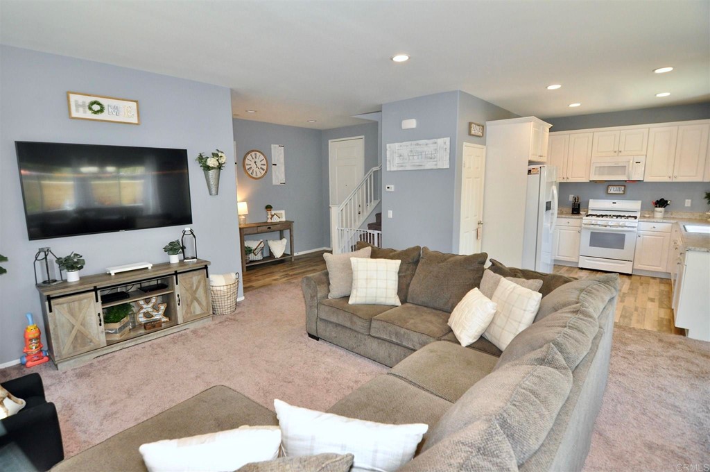 271 Dun Blazer Way Fallbrook, CA 92028 - Photo 7 of 34