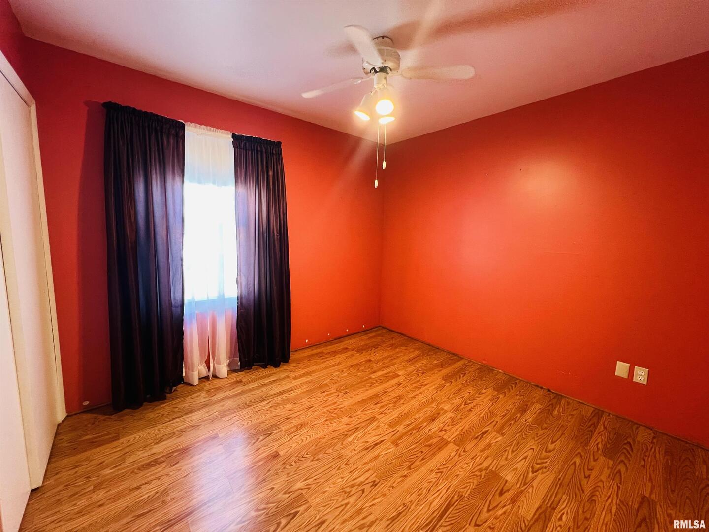 295 Country Acres Road Eldorado, IL 62930 - Photo 27 of 32 a view of empty room