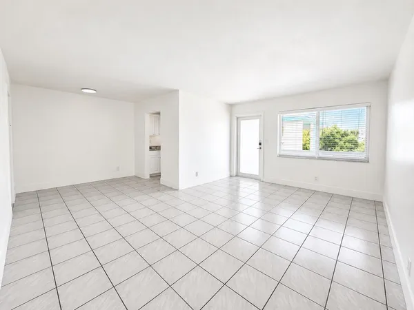$1,800 | 1857 Jefferson Street, Unit 304, Hollywood, FL 33020