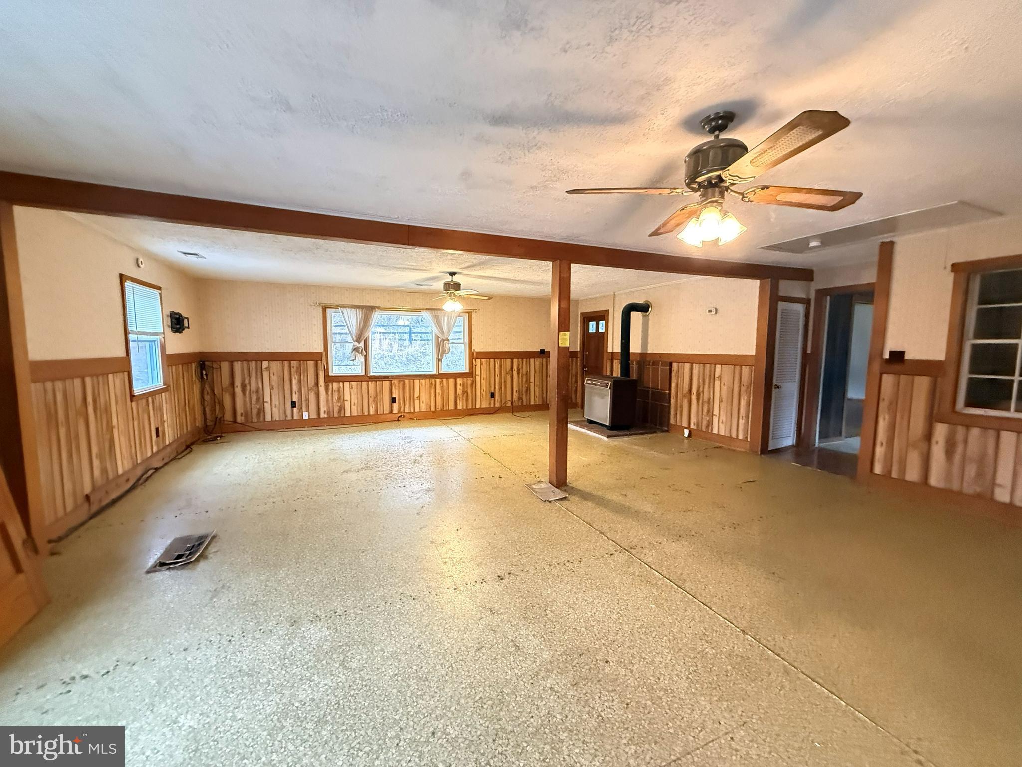 82 Broad Run Road Bentonville, VA 22610 - Photo 5 of 21 a view of a big room with closet area