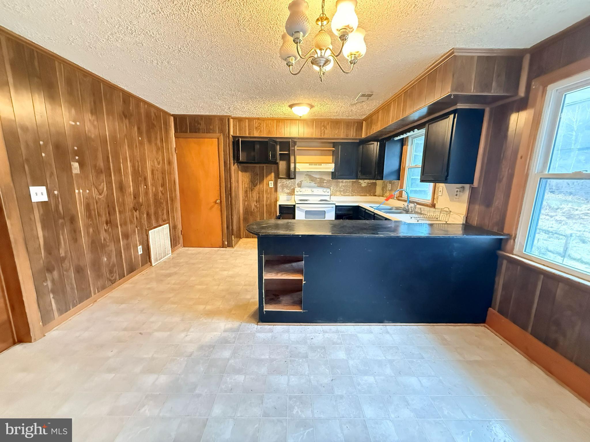 82 Broad Run Road Bentonville, VA 22610 - Photo 8 of 21 a view of a room with kitchen island