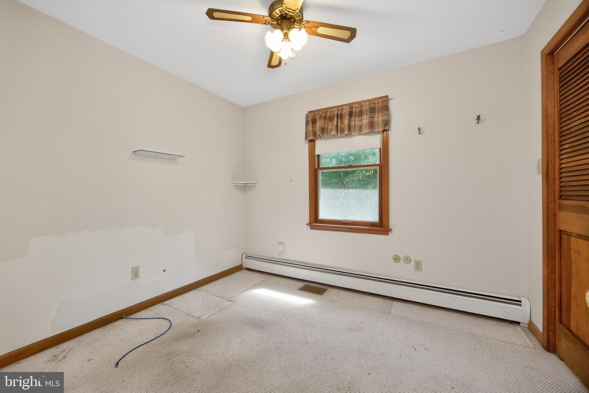 645 Landis Road Telford, PA 18969 - Photo 16 of 40 2nd Bedroom on First Floor
