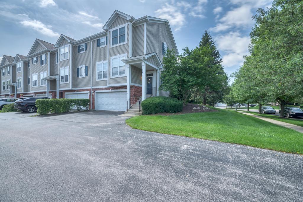 567 Declaration Lane Aurora, IL 60502 - Photo 1 of 25