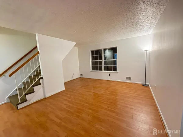 $2,550 | 5 Edinburgh Court, Edison, NJ 08820