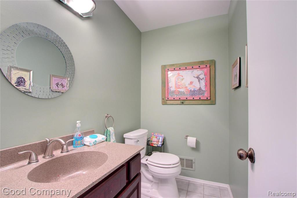 35190 Spring Hill Road Farmington Hills, MI 48331 - Photo 24 of 53