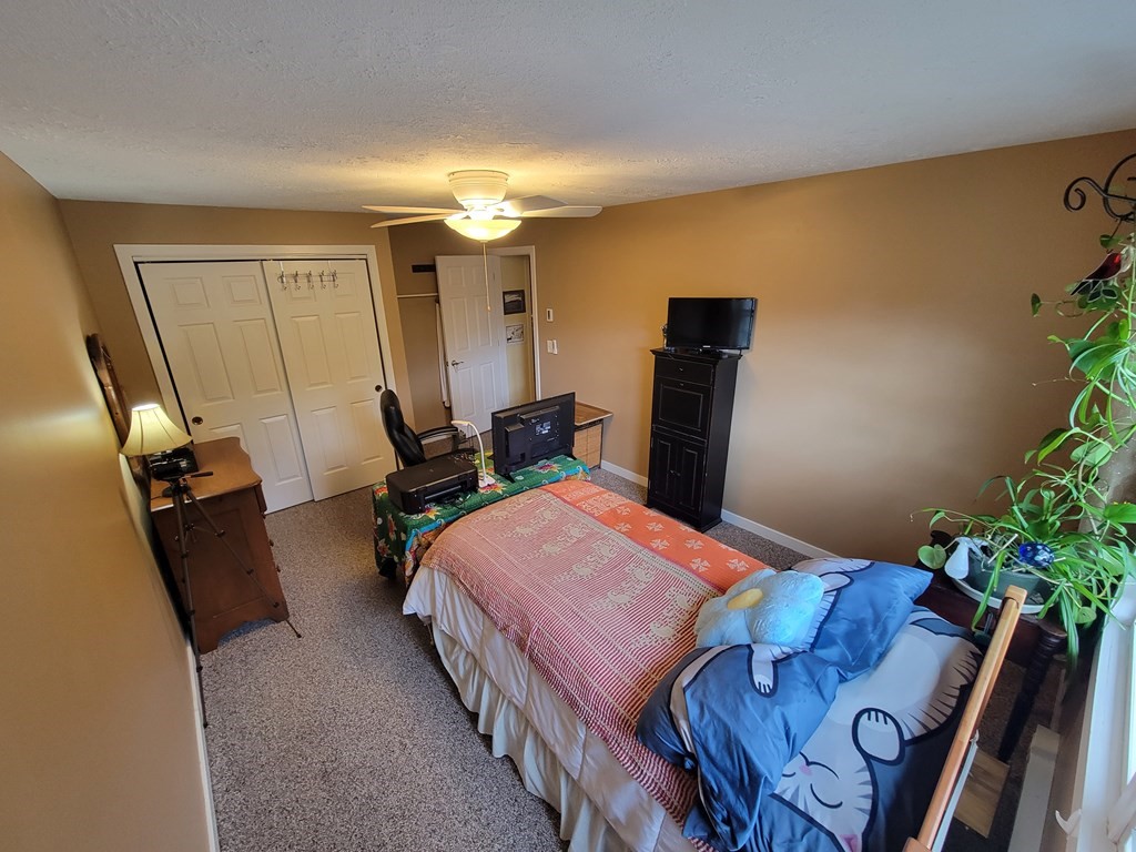 46 Evergreen Road, Unit 210 Leeds, MA 01053 - Photo 33 of 34 a bedroom with bed and a potted plant