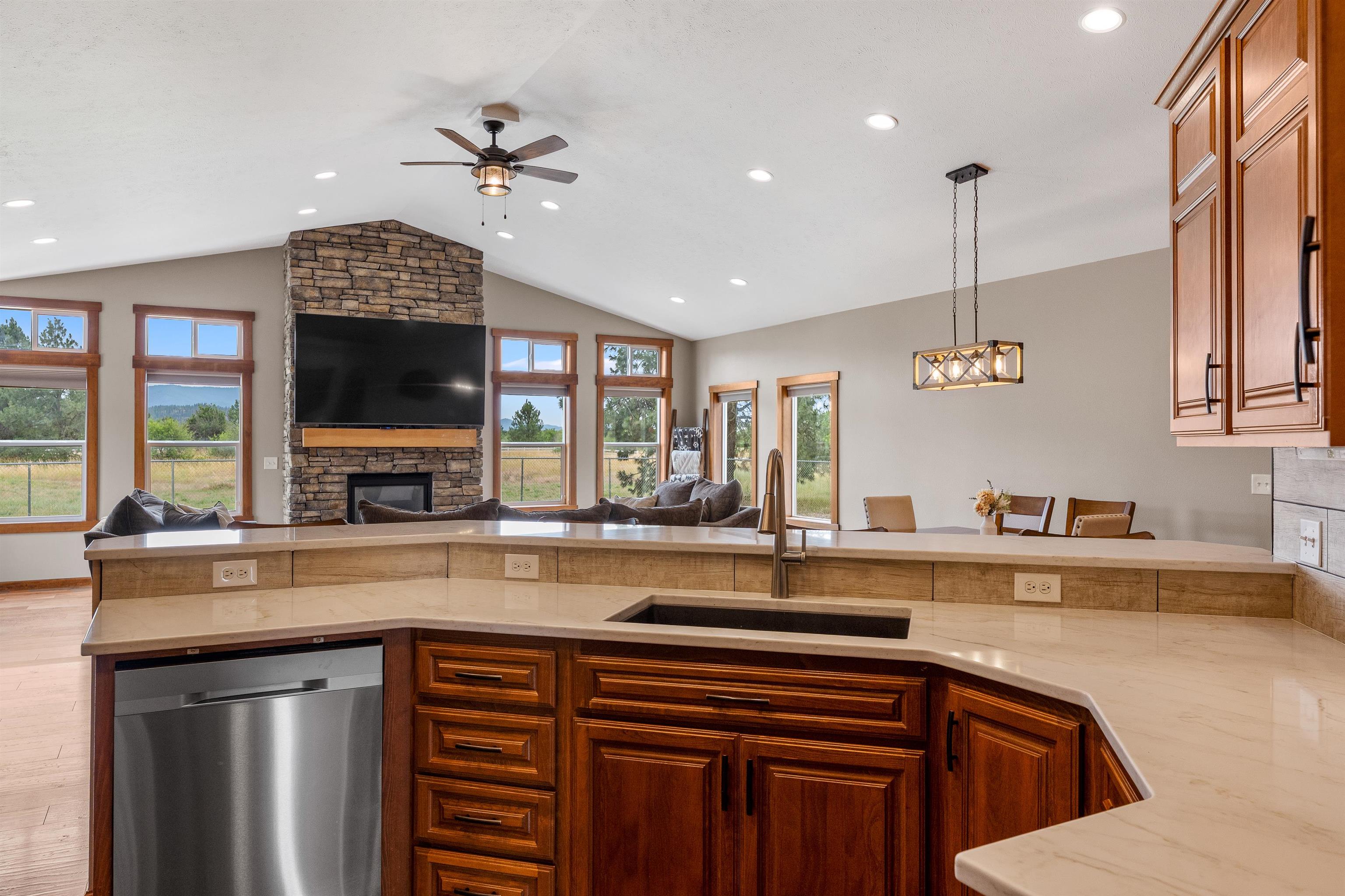 6608 North Vincent Road Newman Lake, WA 99025 - Photo 11 of 50