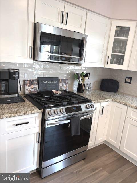 28 Trapper Road Sewell, NJ 08080 - Photo 16 of 59 SS gas range/oven and microwave oven