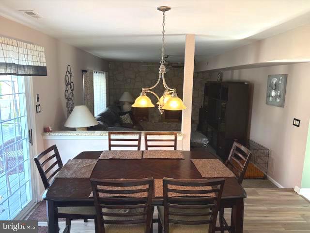 28 Trapper Road Sewell, NJ 08080 - Photo 17 of 59 Kitchen eating area