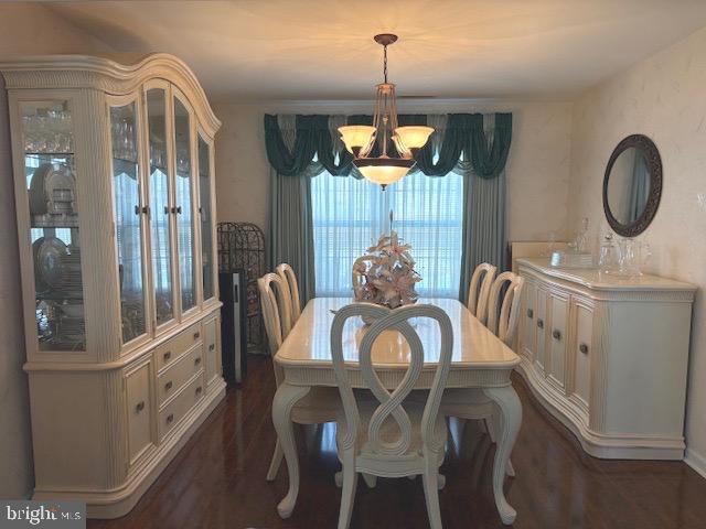 28 Trapper Road Sewell, NJ 08080 - Photo 19 of 59 Dining room w/hardwood floors