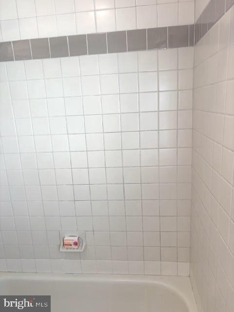 28 Trapper Road Sewell, NJ 08080 - Photo 49 of 59 Hallway bathroom tub/shower